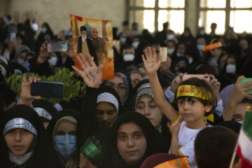 Se corea el himno épico “¡Saludos Comandante!” en Shiraz y Semnán