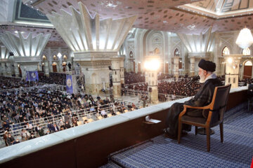 Discours du Leader de la Révolution à l'occasion de l'anniversaire de la triste disparition de l'Imam Khomeiny