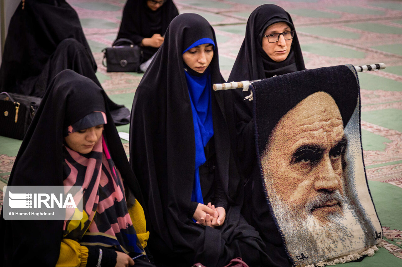 ثبت‌نام از زائران مرقد امام خمینی(ره) در پایگاه‌های بسیج چهارمحال و بختیاری