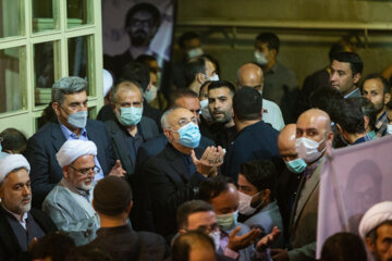 «علی اکبر صالحی» رییس سابق سازمان انرژی اتمی در مراسم وداع با پیکر حجت الاسلام دعایی