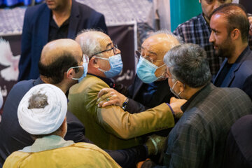 «علی اکبر صالحی» رییس سابق سازمان انرژی اتمی در مراسم وداع با پیکر حجت الاسلام دعایی