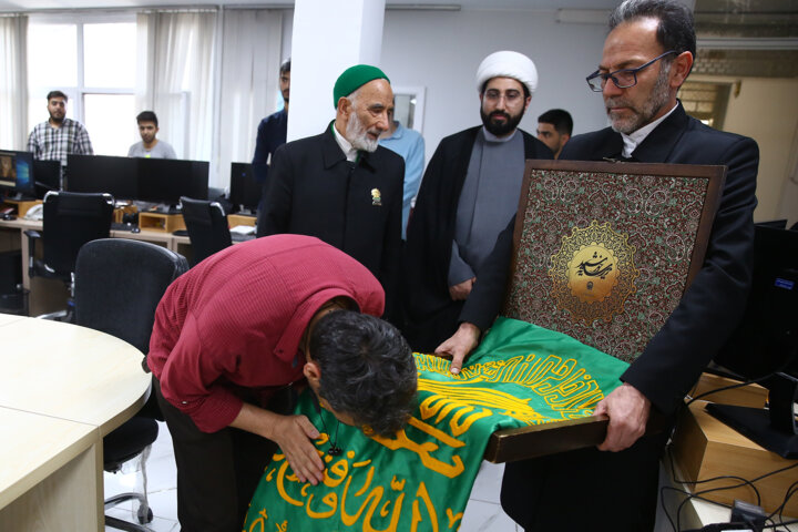 استشمام عطر حرم رضوی در ایرنا