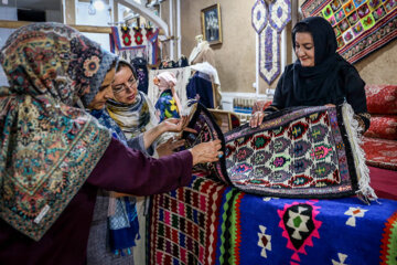 Iran : Tapis Kilim fait main, l’art des femmes de la région de Bouine-Zahra au centre 