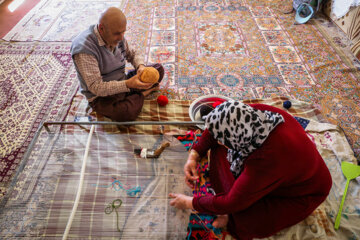 Iran : Tapis Kilim fait main, l’art des femmes de la région de Bouine-Zahra au centre 