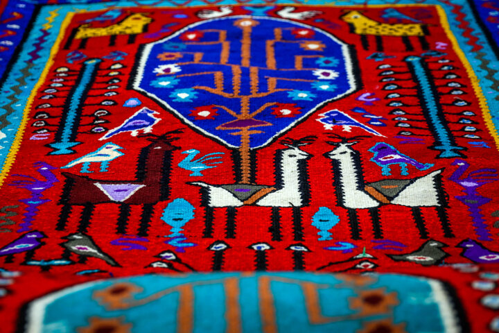 تورج ژوله: فرش، رسانهای از دل تاریخ است