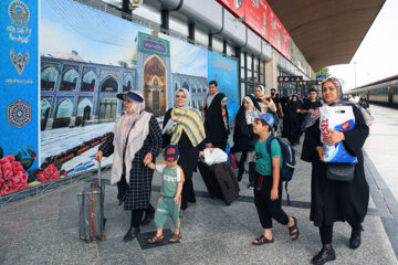 ایستگاههای استقبال از زائر در مبادی ورودی مشهد برپا شد