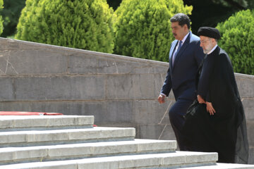 استقبال رسمی  آیت‌الله «سید ابراهیم رئیسی» رییس جمهور از «نیکلاس مادورو» رییس جمهور ونزوئلا