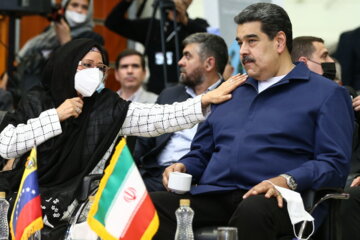 Nicolás Maduro, le président du Venezuela en visite à MAPNA, un des plus grandes entreprises iraniennes d'ingénierie et d'énergie 