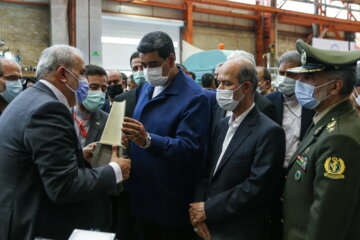 Nicolás Maduro, le président du Venezuela en visite à MAPNA, un des plus grandes entreprises iraniennes d'ingénierie et d'énergie 