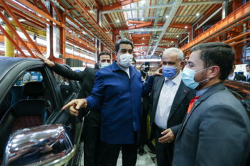 Nicolás Maduro, le président du Venezuela en visite à MAPNA, un des plus grandes entreprises iraniennes d'ingénierie et d'énergie 