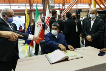 Nicolás Maduro, le président du Venezuela en visite à MAPNA, un des plus grandes entreprises iraniennes d'ingénierie et d'énergie 