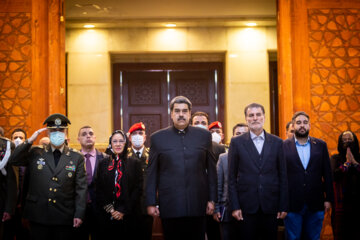 وینزویلا کے صدر نے حضرت امام خمینی (رہ) سے خراج عقیدت پیش کی