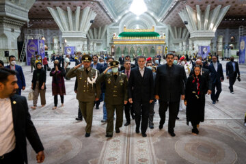 Nicolas Maduro rend hommage au fondateur de la révolution islamique
