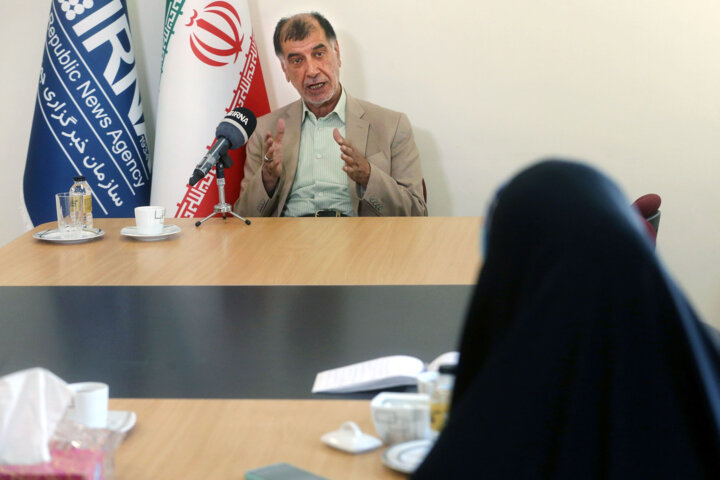 باهنر: فقط دولت سیزدهم جرات و همت عادلانهسازی یارانهها را داشت/ برقراری ارتباط مستقیم با مردم تصویر جذابی است