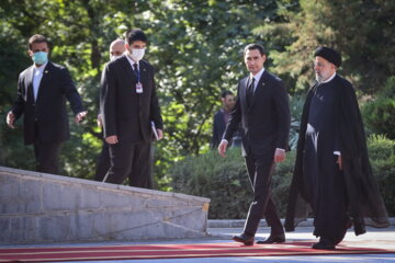 استقبال رسمی آیت‌الله «سید ابراهیم رئیسی» رئیس‌جمهور از «سردار بردی‌محمداف» از رییس جمهور ترکمنستان