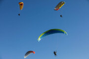 Se celebran en Marivan las competiciones de Aterrizaje de precisión en parapente