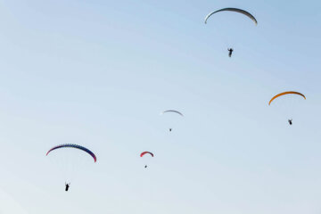 Marivan hospeda las competiciones de Aterrizaje de precisión en parapente 
