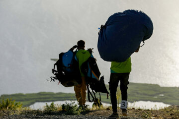 Une compétition internationale de précision d’atterrissage de parapente dans l’ouest de l’Iran 