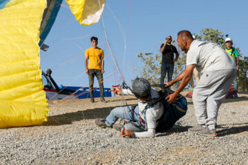 Marivan hospeda las competiciones de Aterrizaje de precisión en parapente 
