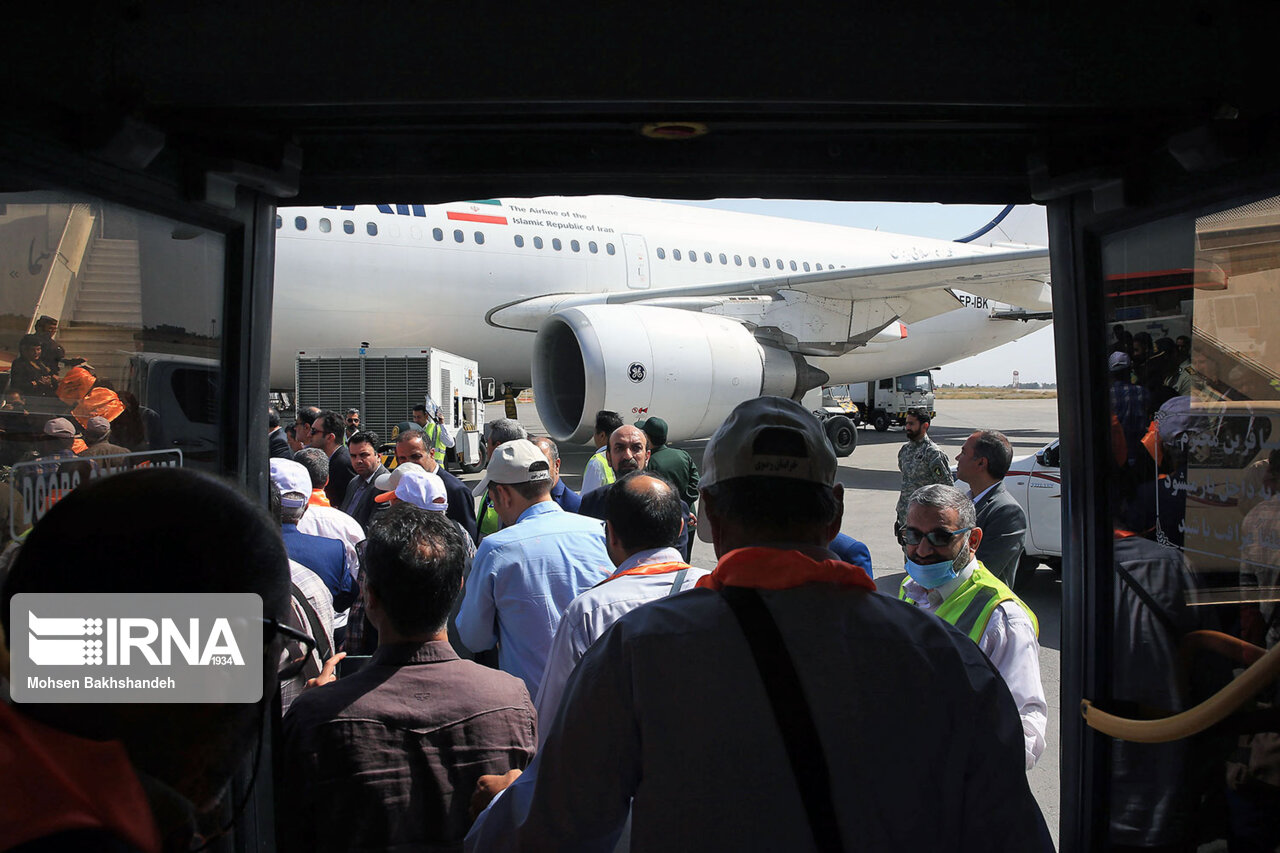 نخستین پرواز زائران عمره از فرودگاه مشهد انجام شد