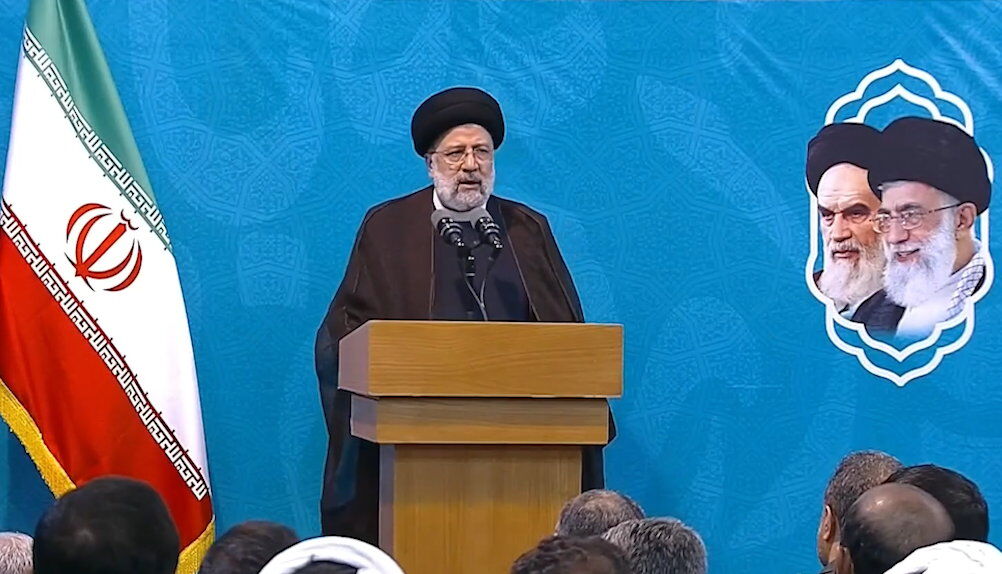 آیتالله رئیسی: جریان جهاد به برکت قلم امام هرگز در کشور سرد نشده است