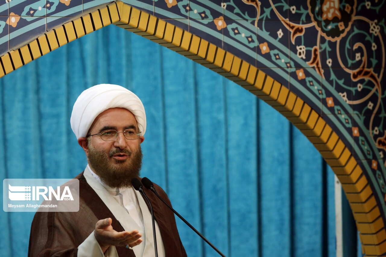 حاج علی اکبری: مسئولان نظام اقتصاد کشور را به جریان مذاکرات گره نزدهاند حاج علی اکبری: مسئولان نظام اقتصاد کشور را به جریان مذاکرات گره نزدهاند