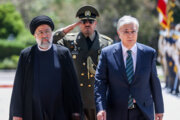 Empfang von Kassym-Jomart Tokayev durch Präsident Ebrahim Raisi in Teheran