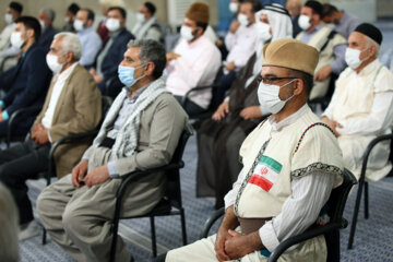 Encuentro del Ayatolá Jamenei con los participantes en la organización del Congreso Conmemorativo de los Mártires Nómadas