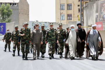  سردار «محمد شیرازی» رئیس دفتر نظامی مقام معظم رهبری و امیر «کیومرث حیدری» فرمانده نیروی زمینی ارتش در مراسم افتتاح پروژه ۳۱۳ واحدی طرح «مهر ولایت ۳»