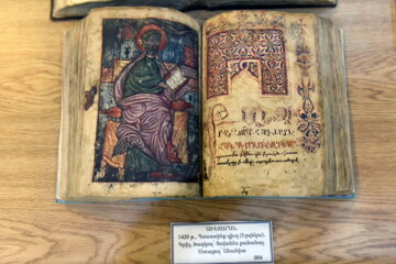 Kaçar döneminden kalma Ermenice el yazıları sergisi