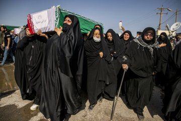 ایران میں مسلط کردہ جنگ کے 35 شہدا کے جسد خاکی کی ملک میں واپسی