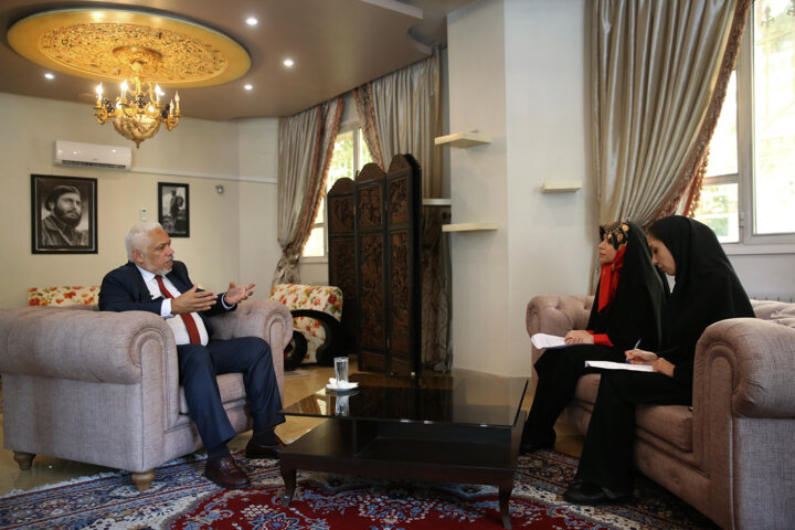 سفیر کوبا در تهران: حذف چهره آزادیخواهان از ذهن مردم، ماموریت مهم رسانه های غربی است