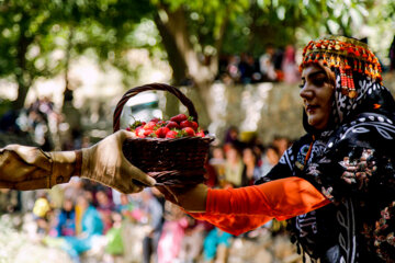 Senendec’in Şiyan Köyünde Çilek Festivali