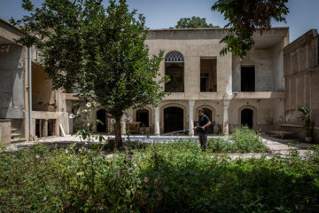 Los jóvenes iraníes restauran antiguas casas en Teherán