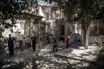 Los jóvenes iraníes restauran antiguas casas en Teherán