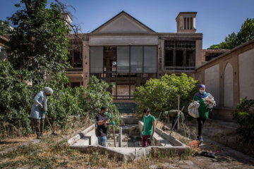 Los jóvenes iraníes restauran antiguas casas en Teherán