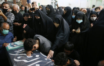 Funeral por la madre japonesa “Saba Babei” en Teherán