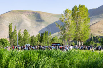 Le 11e Festival de la récolte des roses de Damas (Gol-e Mohammadi) a eu lieu le samedi soir (1er juillet 2023 ) dans le village d’Ansarud, l'un des districts de la région d’Oskou dans la province de l'Azerbaïdjan de l’Est au nord-ouest de l’Iran.  (Photo : Ali Hamed Haq Doust).