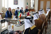 Amir Abdollahian trifft sich mit dem Außenminister von Katar