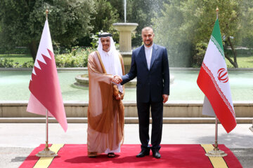 atar Başbakan Yardımcısı ve Dışişleri Bakanı Muhammed bin Abdurrahman Al-Sani Tahran ziyaretinin ilk görüşmesinde İranlı Mevkidaşı Hüseyin Emir Abdullahiyan ile görüştü. Görüşmede Doha müzakere başta olmak üzere önemli meseleler ele alındı.