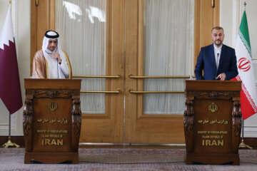 atar Başbakan Yardımcısı ve Dışişleri Bakanı Muhammed bin Abdurrahman Al-Sani Tahran ziyaretinin ilk görüşmesinde İranlı Mevkidaşı Hüseyin Emir Abdullahiyan ile görüştü. Görüşmede Doha müzakere başta olmak üzere önemli meseleler ele alındı.