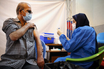 İran Genelinde 4. Doz Korona Aşısı Uygulanmaya Başladı 