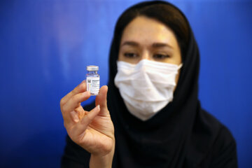 İran Genelinde 4. Doz Korona Aşısı Uygulanmaya Başladı 