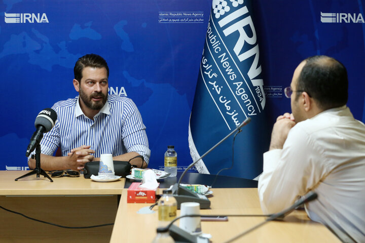 پژمان بازغی: با دستمزد یکی از بازیکنان سرخابی میشود ده مستند ورزشی ساخت/ همه وزارتخانهها باید بودجه فیلمسازی داشته باشند