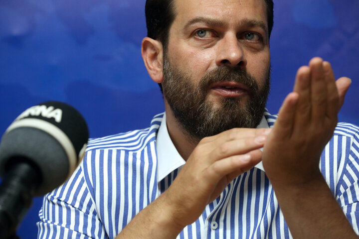 پژمان بازغی: با دستمزد یکی از بازیکنان سرخابی میشود ده مستند ورزشی ساخت/ همه وزارتخانهها باید بودجه فیلمسازی داشته باشند