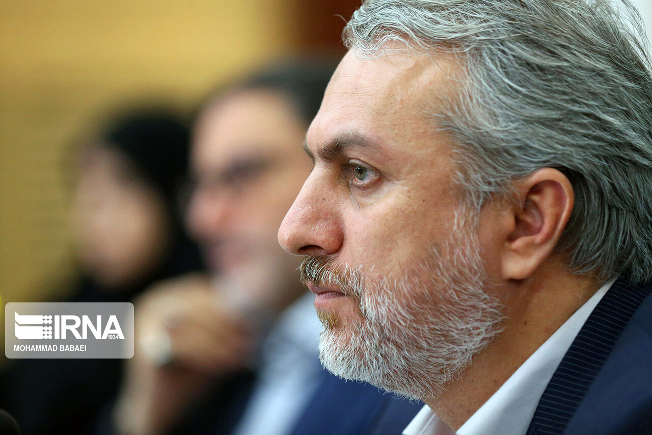 رشد 21 درصدی تجارت غیرنفتی در چهارماهه امسال / خودروی اقتصادی یکی از حلقههای مفقوده در سبد خودروی ایران است