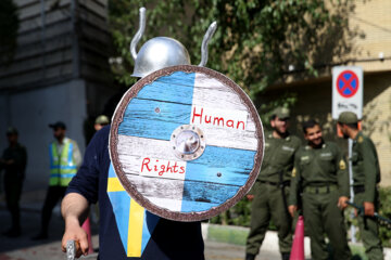 Protestas frente a la embajada de Suecia en Teherán
