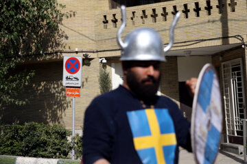 Protestas frente a la embajada de Suecia en Teherán
