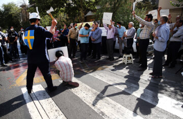 İsveç'in Tahran Büyükelçiliği önünde protesto gösterisi düzenlendi