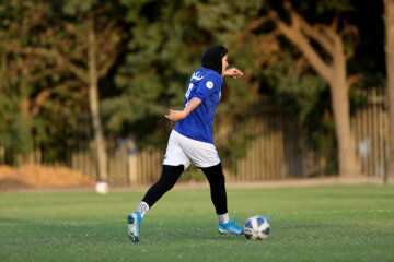 اردوی آمEntrenamiento del equipo femenino iraní de fútbol “Jatun-e Bam”